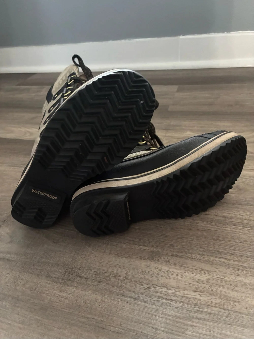 Sorel ' Gray and Black Winter Boots - Quilted Lace-Up